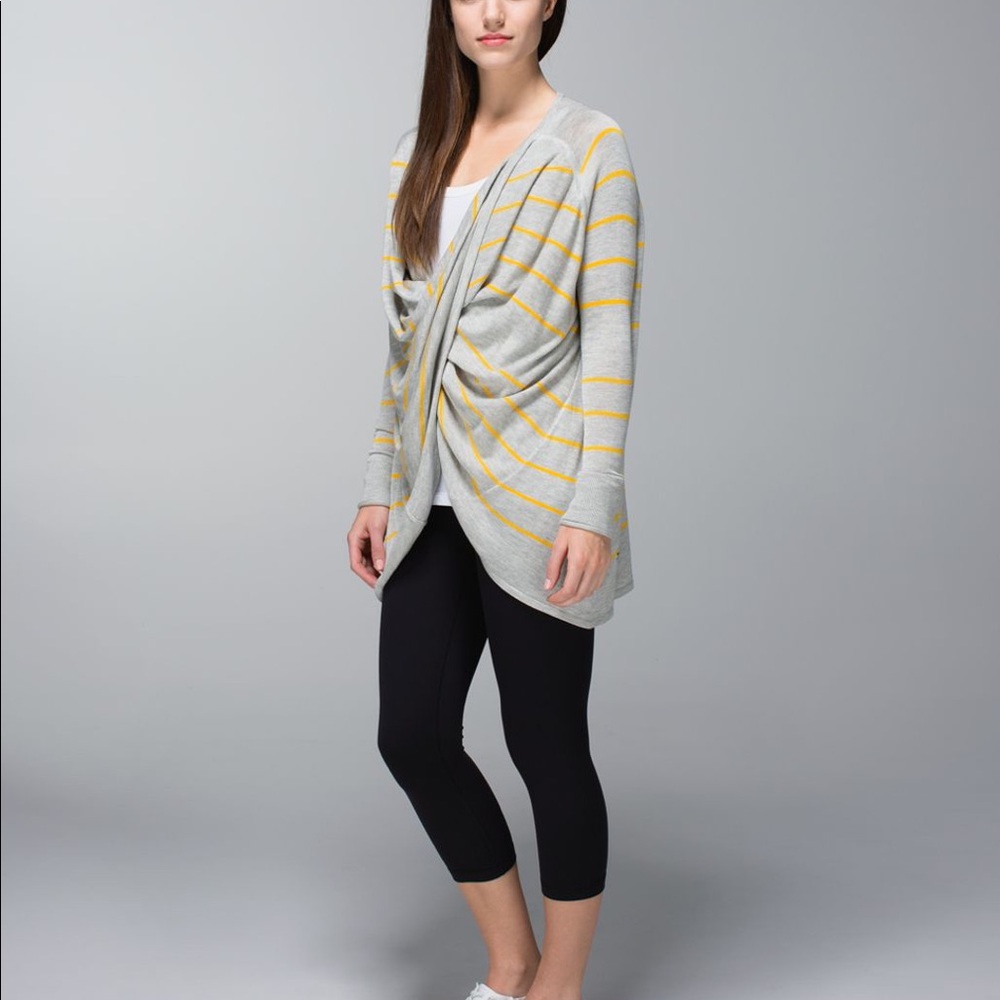 Lululemon twist and wrap grey and yellow can be worn multiple ways size 10